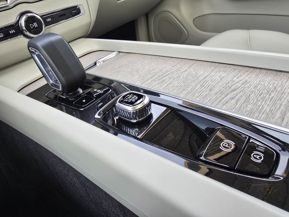 2023 Volvo XC60 PLUS BRIGHT THEME-29
