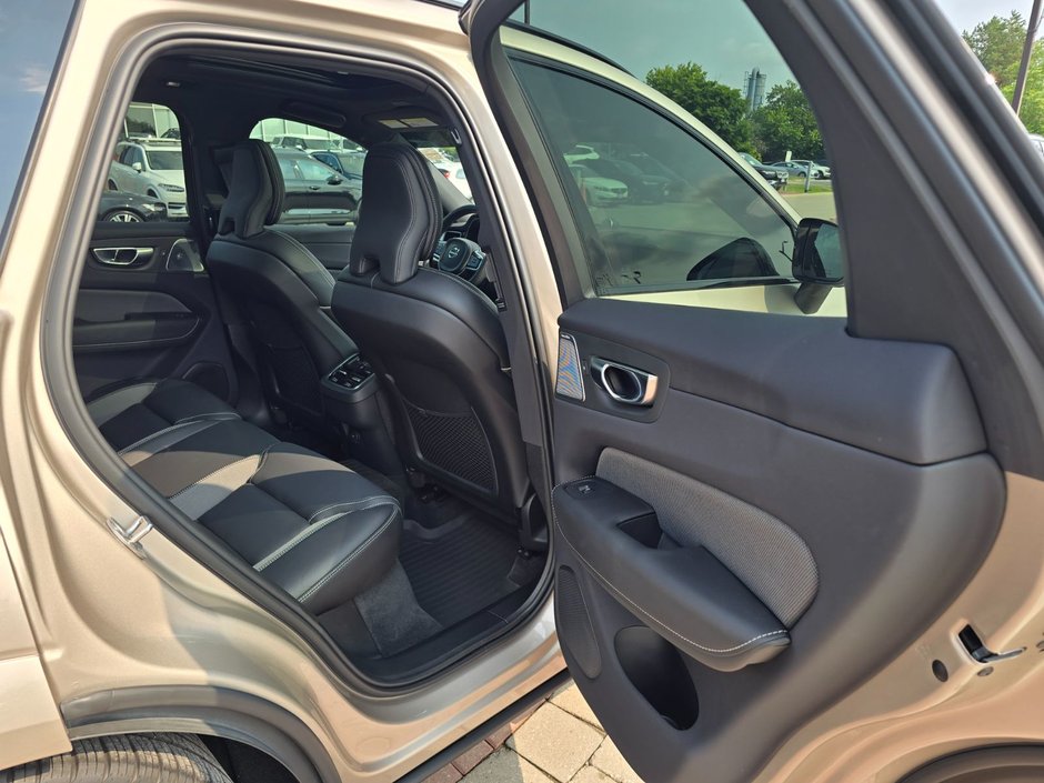 2023 Volvo XC60 ULTIMATE DARK THEME-19