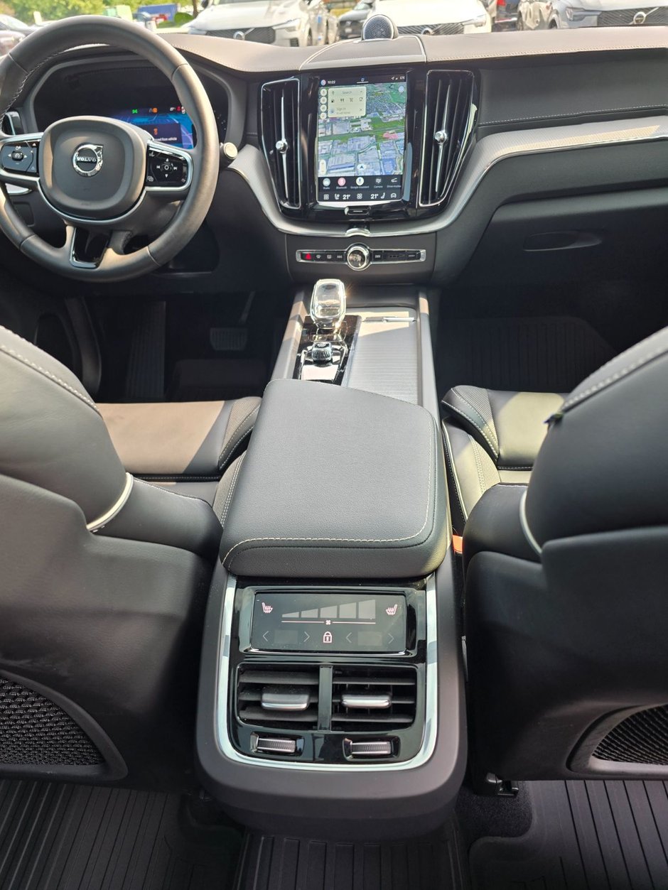 2023 Volvo XC60 ULTIMATE DARK THEME-22