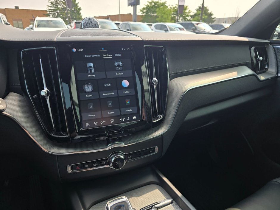 2023 Volvo XC60 ULTIMATE DARK THEME-28