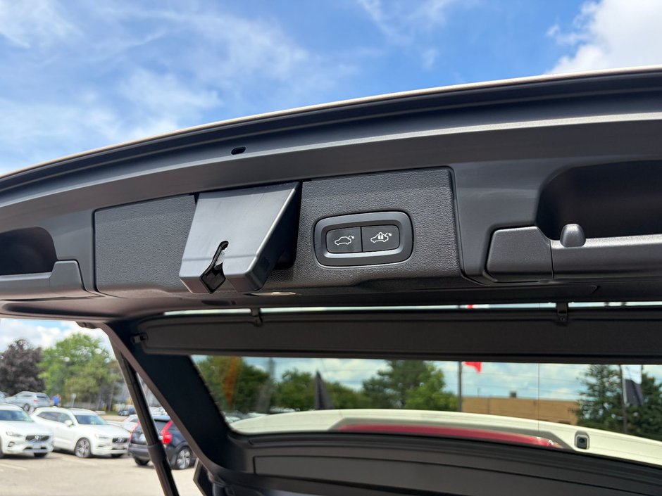 2023 Volvo XC60 ULTIMATE DARK THEME-16