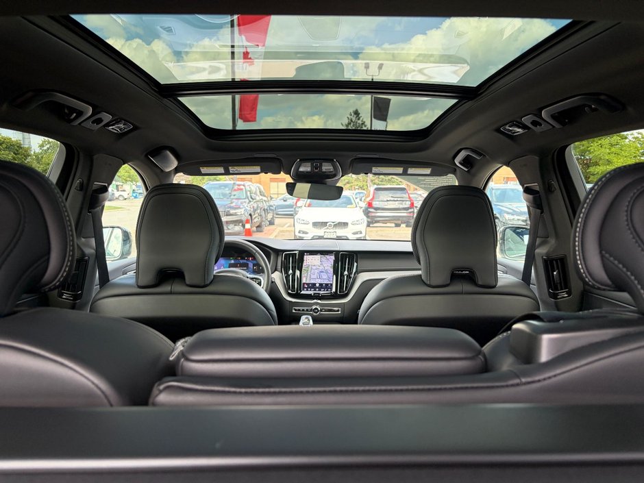 2023 Volvo XC60 ULTIMATE DARK THEME-6