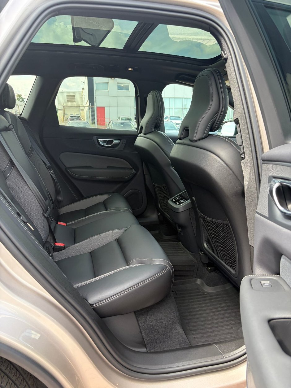 2023 Volvo XC60 ULTIMATE DARK THEME-20