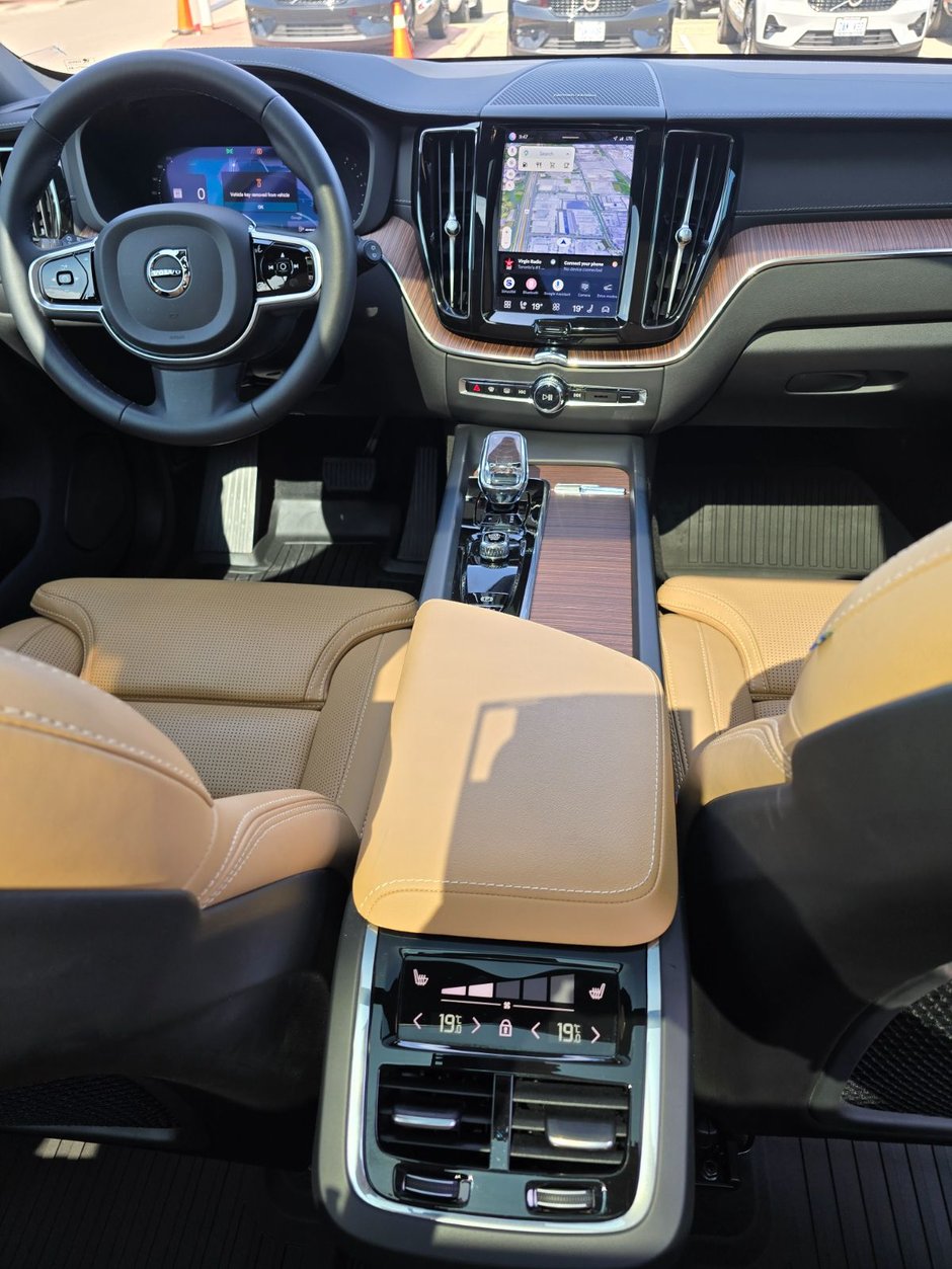 2023 Volvo XC60 ULTIMATE DARK THEME-21