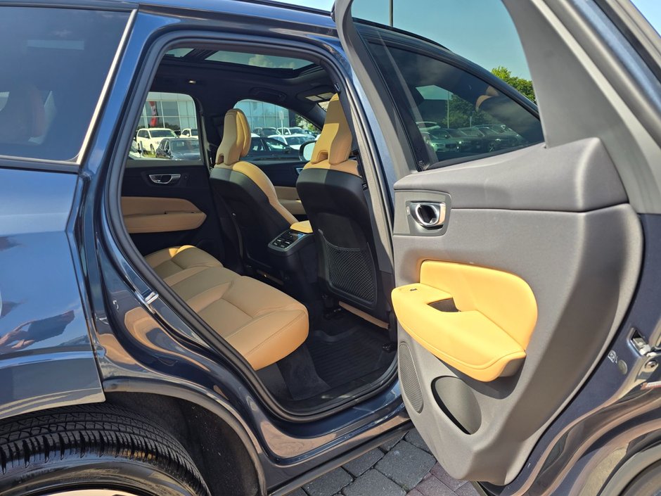 2023 Volvo XC60 ULTIMATE DARK THEME-18