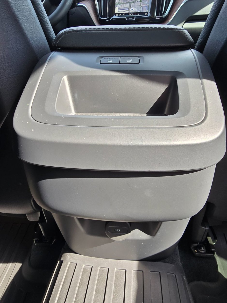 2024 Volvo XC60 PLUS DARK THEME-20
