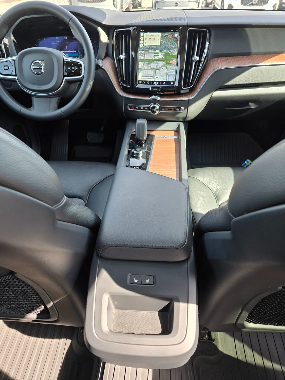 2024 Volvo XC60 PLUS DARK THEME-21