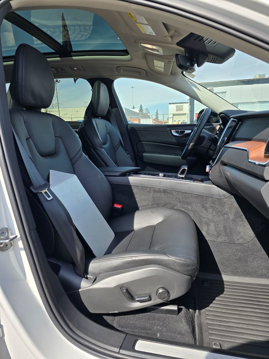 2024 Volvo XC60 PLUS DARK THEME-23