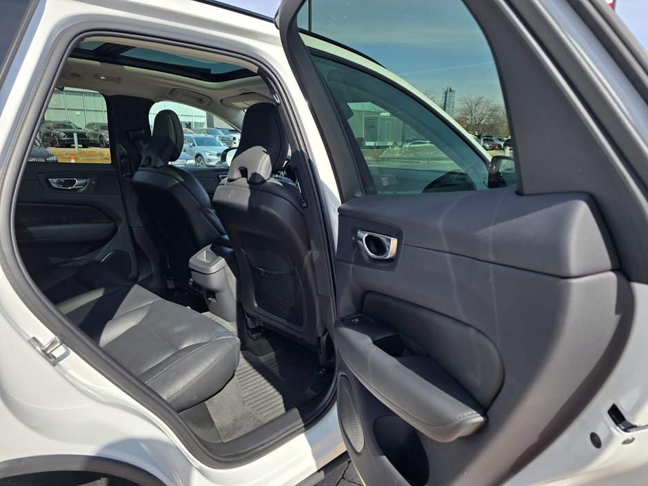 2024 Volvo XC60 PLUS DARK THEME-18