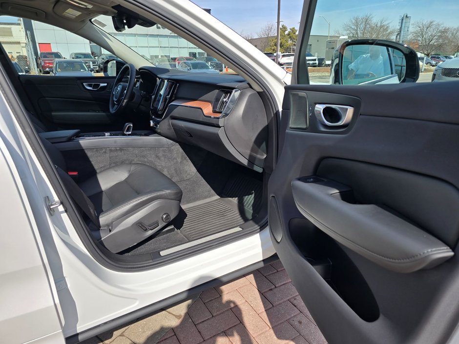 2024 Volvo XC60 PLUS DARK THEME-22