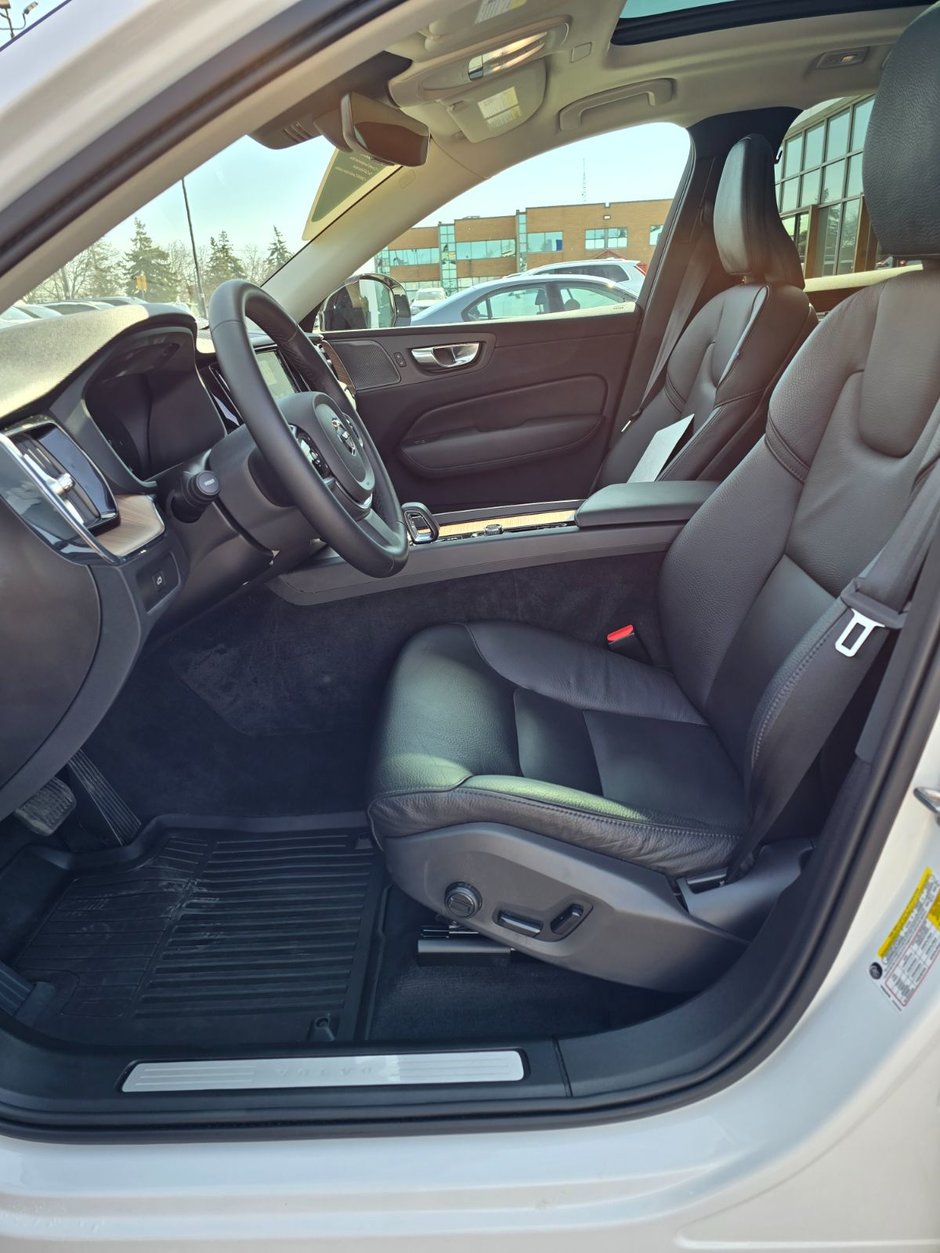 2024 Volvo XC60 PLUS DARK THEME-24