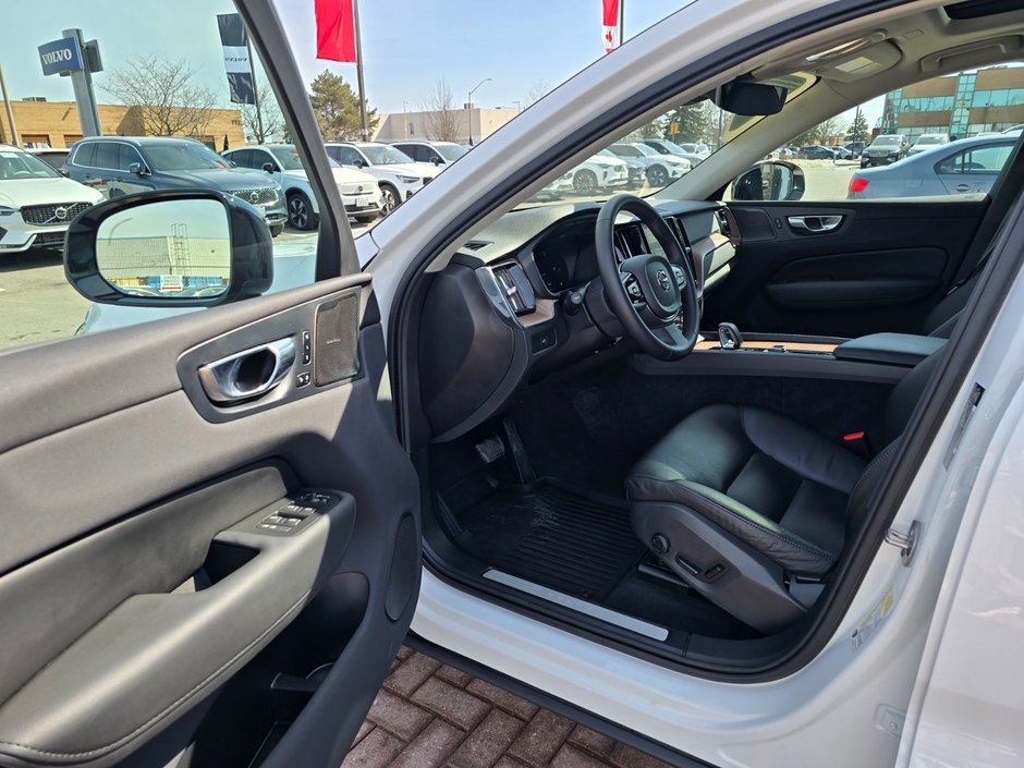 2024 Volvo XC60 PLUS DARK THEME-12
