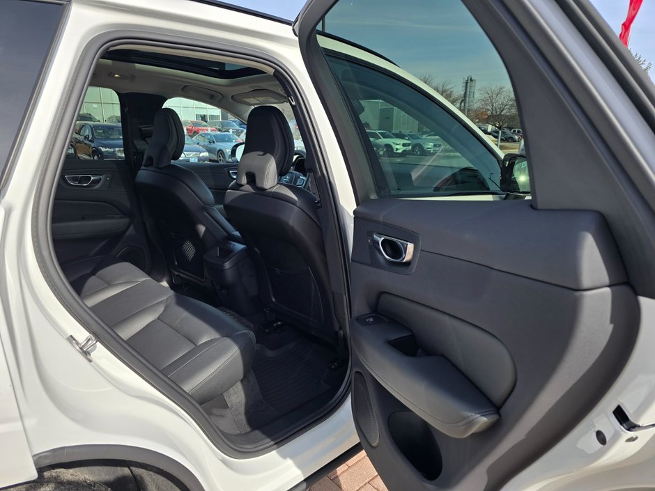 2024 Volvo XC60 PLUS DARK THEME-18