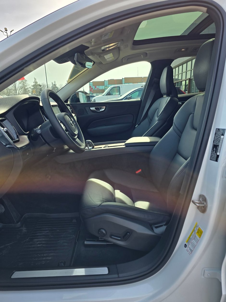 2024 Volvo XC60 PLUS DARK THEME-24