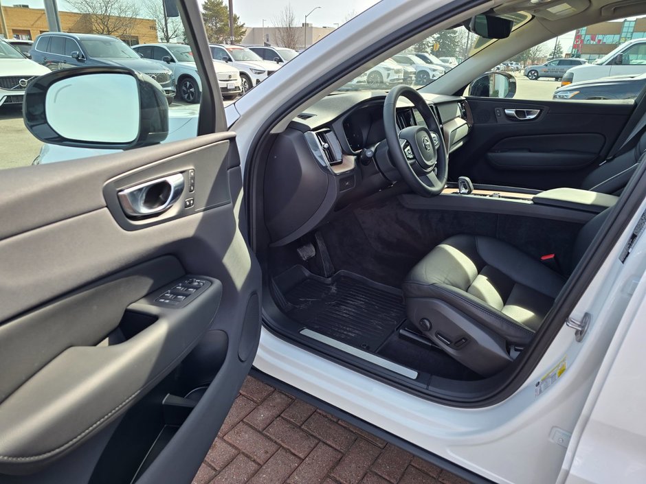 2024 Volvo XC60 PLUS DARK THEME-12
