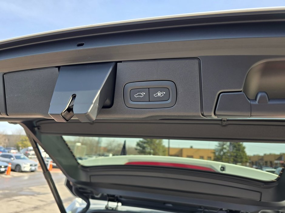 2024 Volvo XC60 PLUS DARK THEME-16