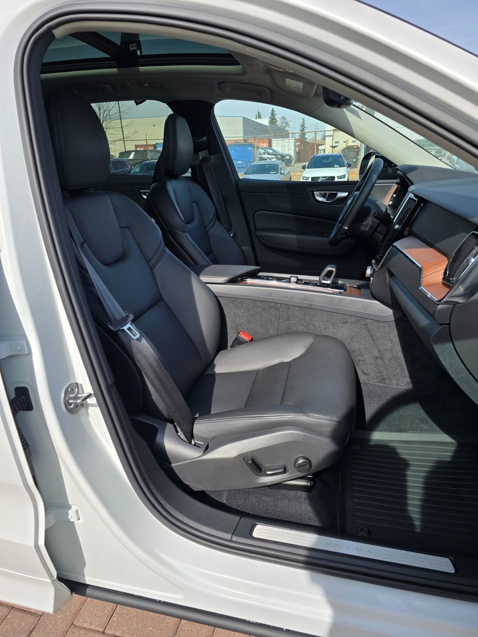 2024 Volvo XC60 PLUS DARK THEME-23