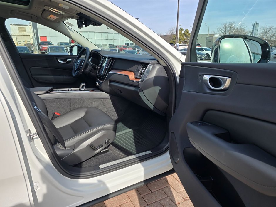 2024 Volvo XC60 PLUS DARK THEME-22