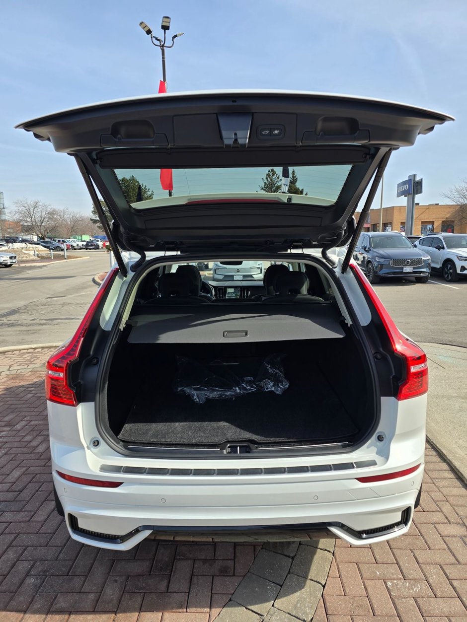 2024 Volvo XC60 PLUS DARK THEME-15