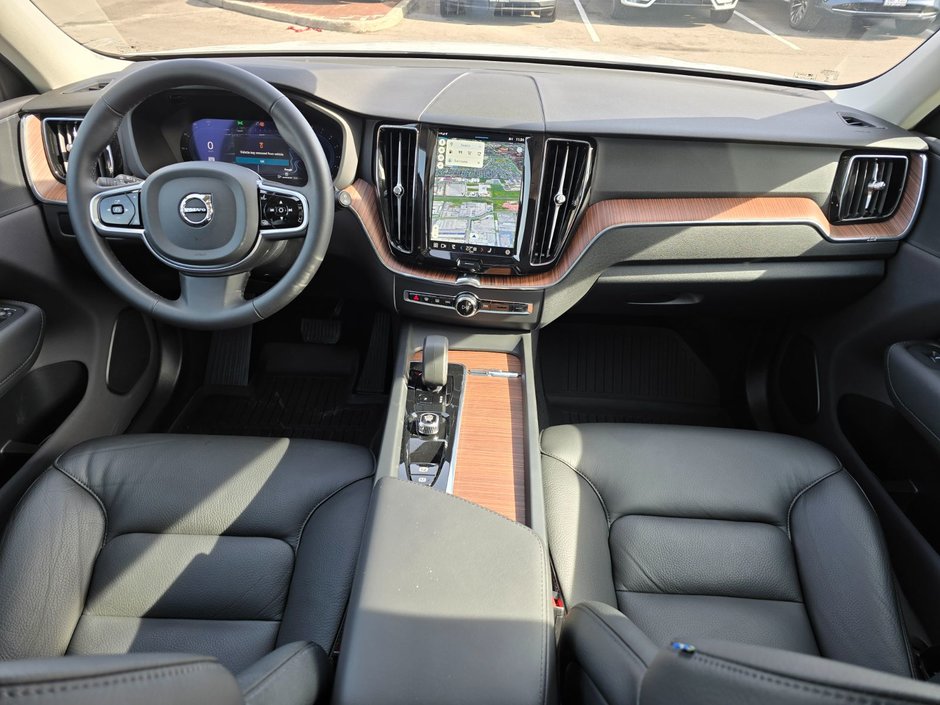 2024 Volvo XC60 PLUS DARK THEME-4