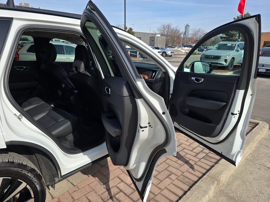 2024 Volvo XC60 PLUS DARK THEME-10