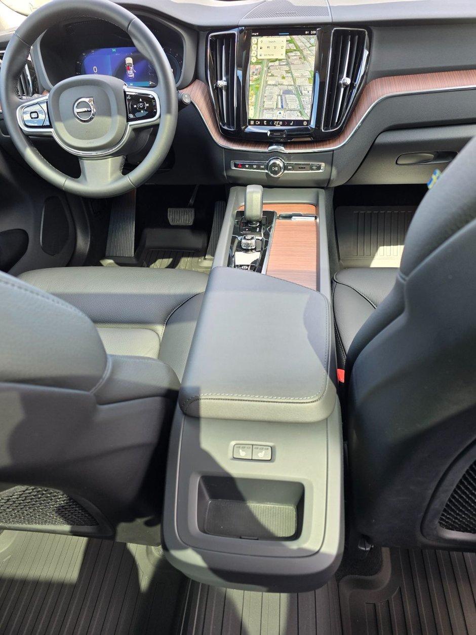 2024 Volvo XC60 PLUS DARK THEME-21