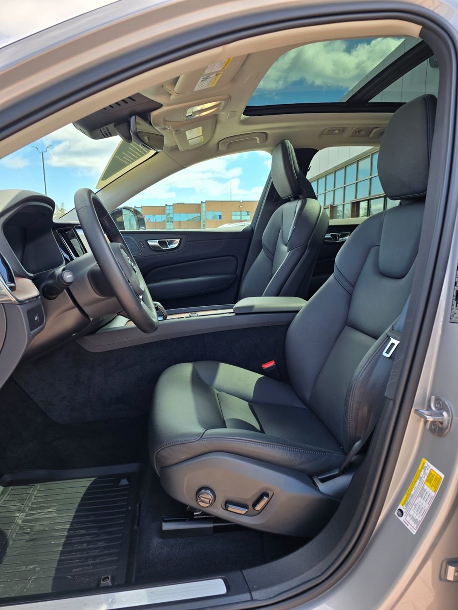 2024 Volvo XC60 PLUS DARK THEME-24