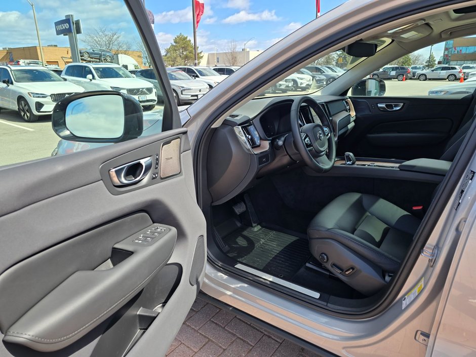 2024 Volvo XC60 PLUS DARK THEME-12