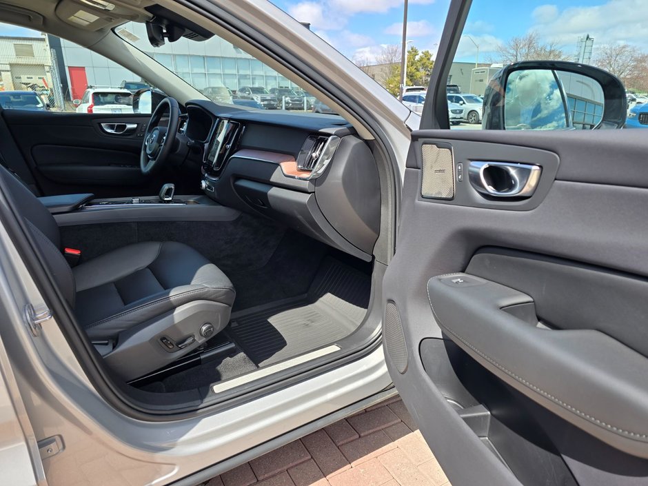 2024 Volvo XC60 PLUS DARK THEME-22