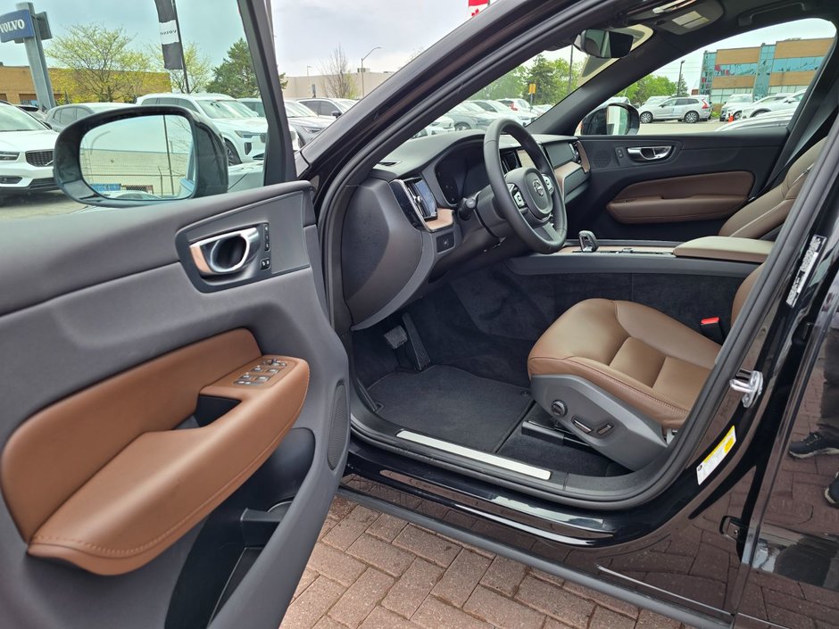 2024 Volvo XC60 PLUS DARK THEME-12