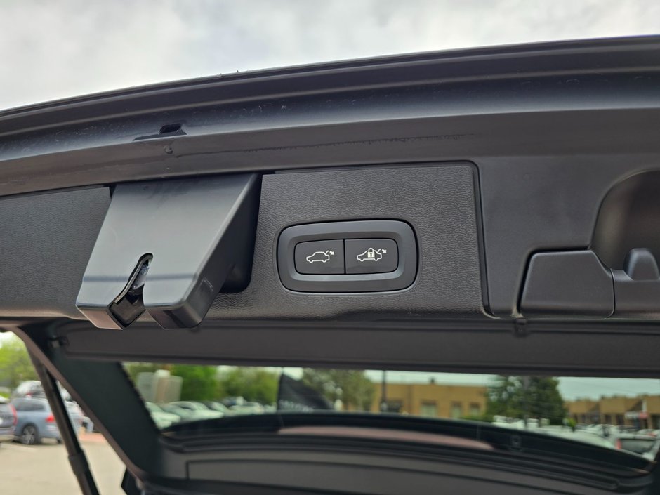 2024 Volvo XC60 PLUS DARK THEME-16