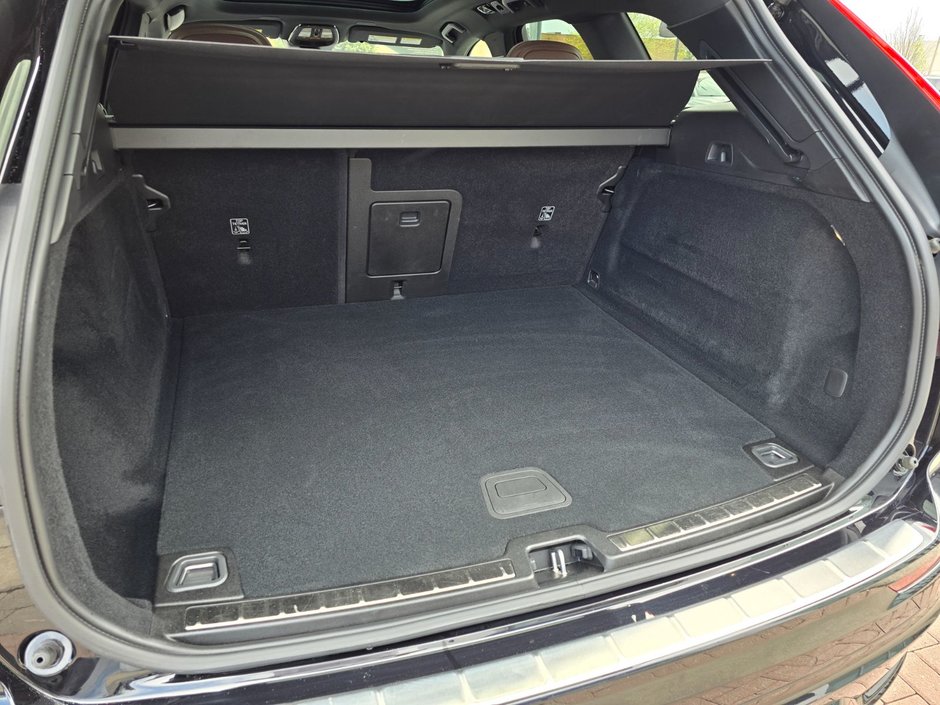 2024 Volvo XC60 PLUS DARK THEME-17