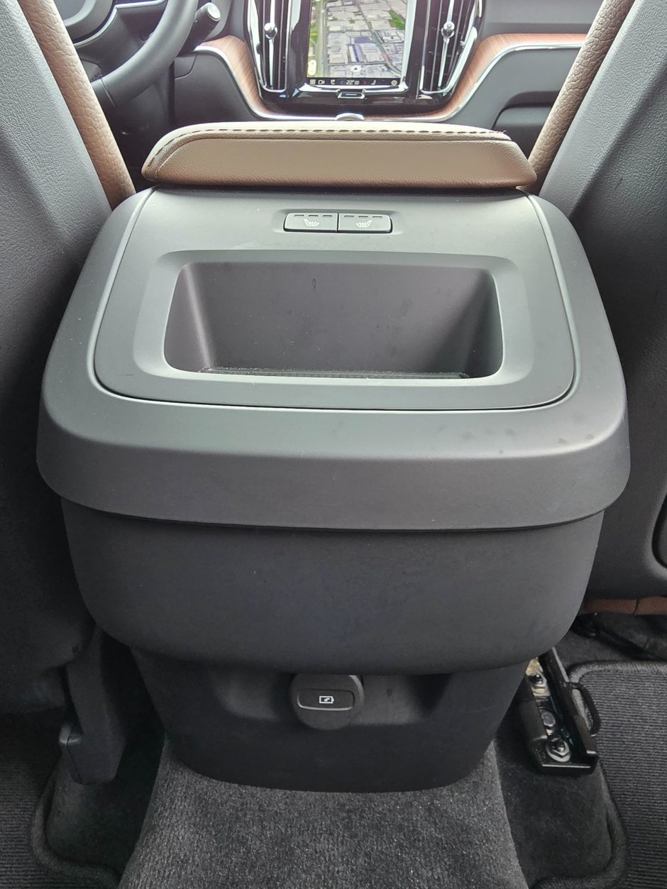 2024 Volvo XC60 PLUS DARK THEME-20