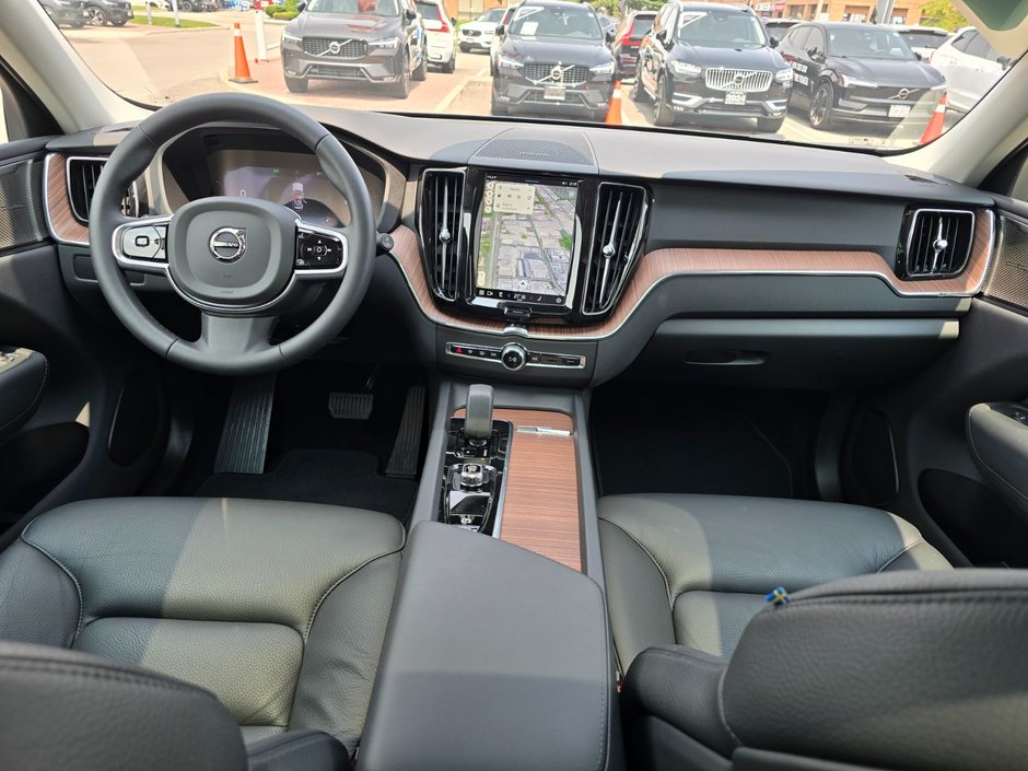 2024 Volvo XC60 PLUS DARK THEME-4