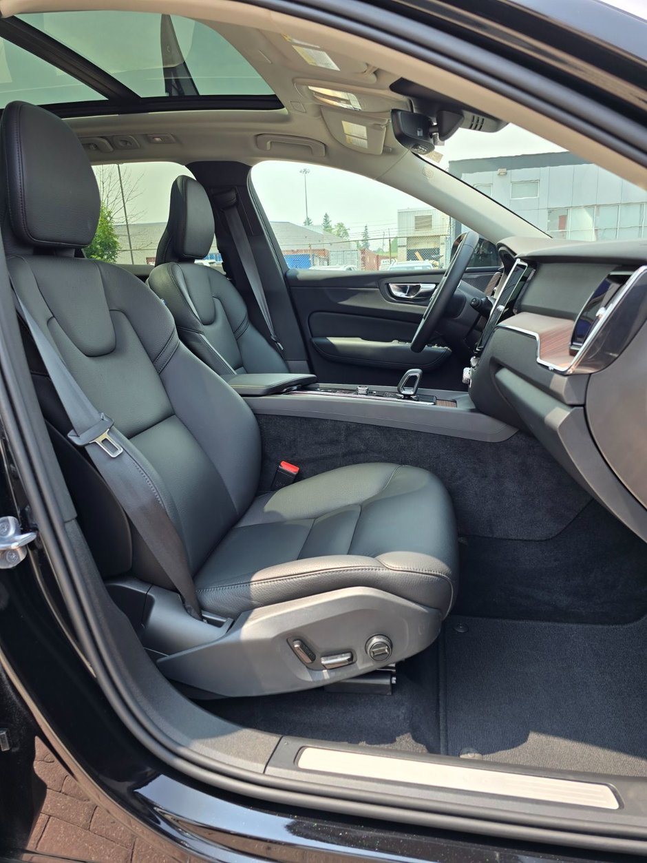 2024 Volvo XC60 PLUS DARK THEME-23