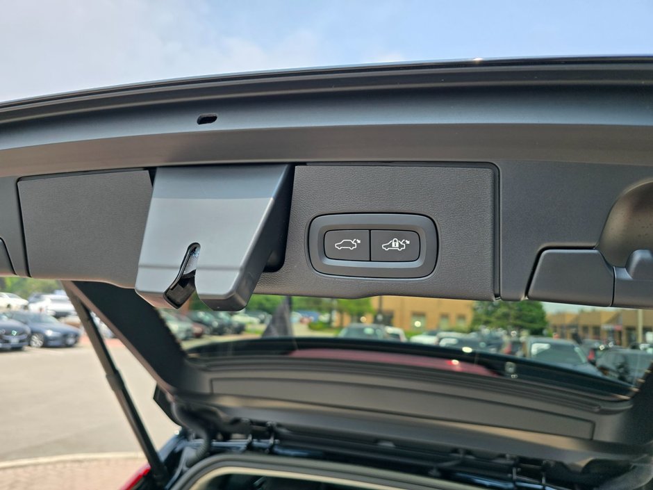 2024 Volvo XC60 PLUS DARK THEME-16