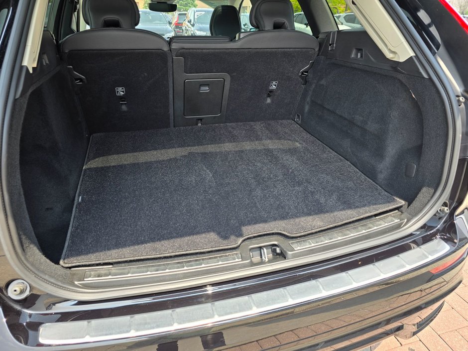 2024 Volvo XC60 PLUS DARK THEME-17