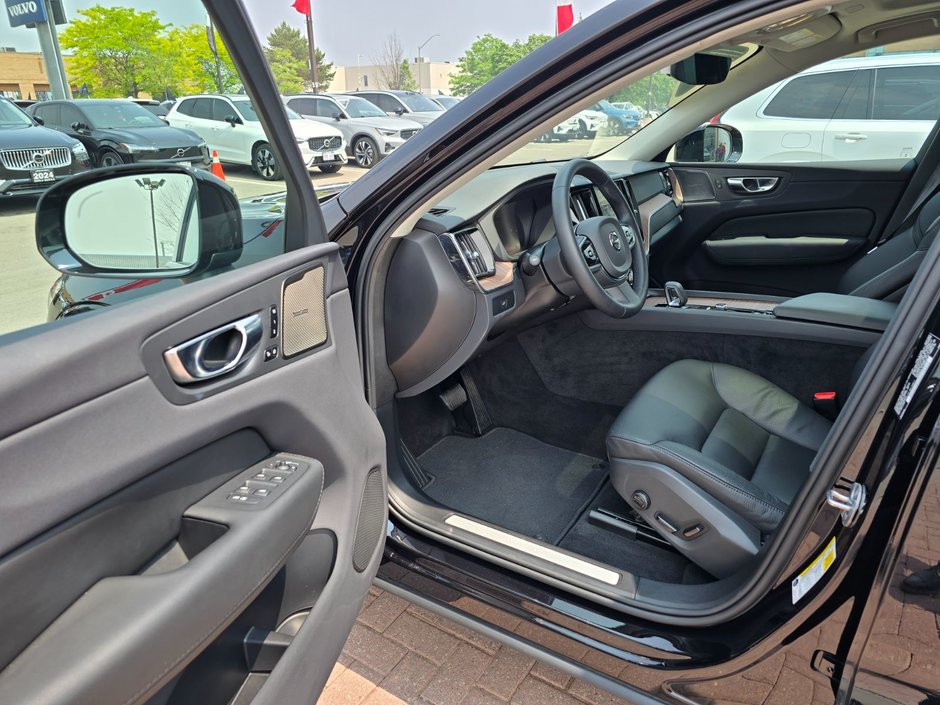 2024 Volvo XC60 PLUS DARK THEME-12
