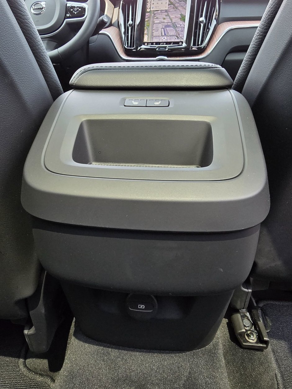 2024 Volvo XC60 PLUS DARK THEME-20