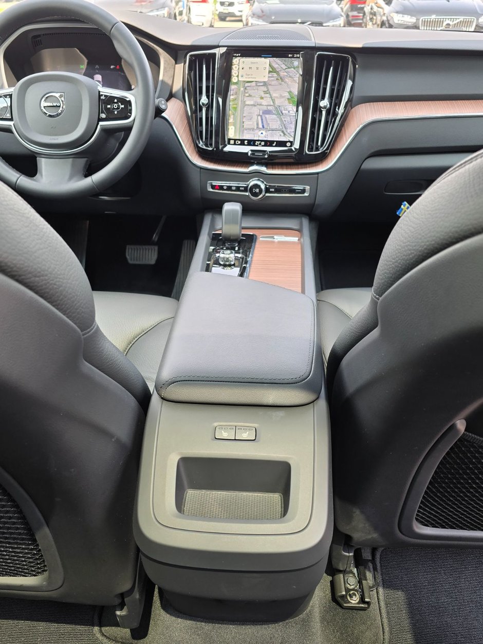 2024 Volvo XC60 PLUS DARK THEME-21