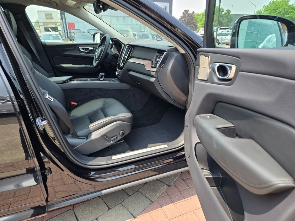2024 Volvo XC60 PLUS DARK THEME-22