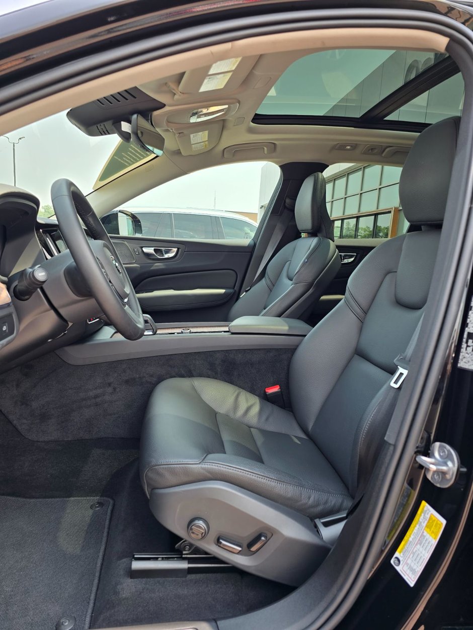 2024 Volvo XC60 PLUS DARK THEME-24