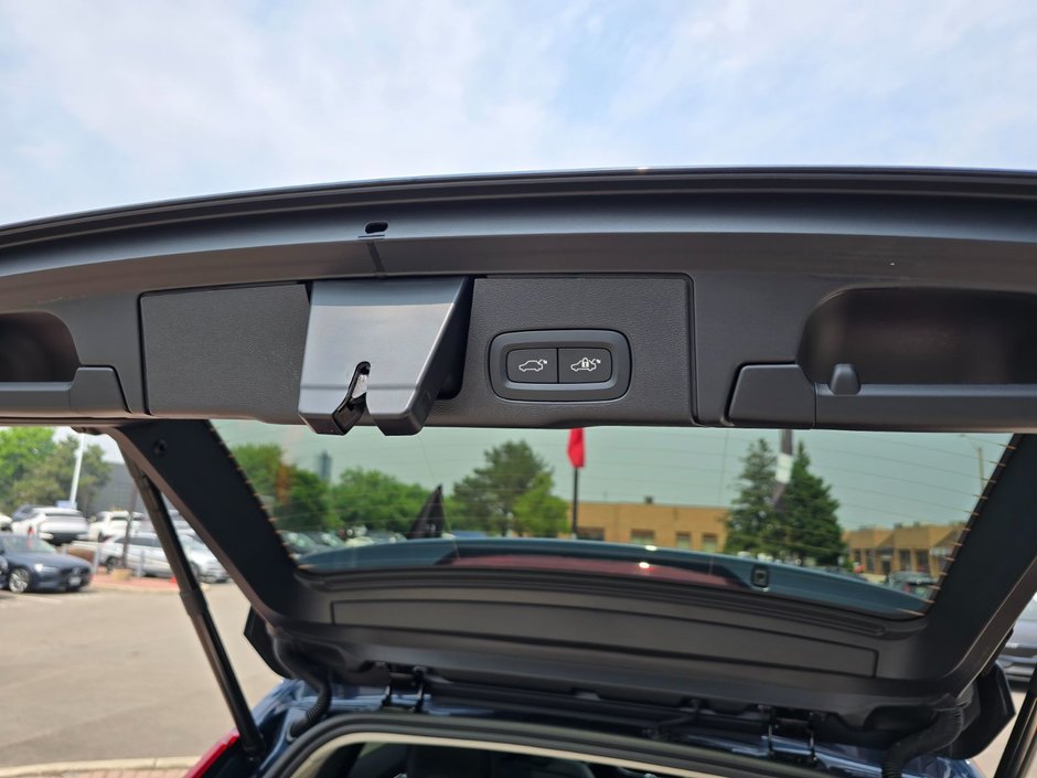2024 Volvo XC60 PLUS DARK THEME-16