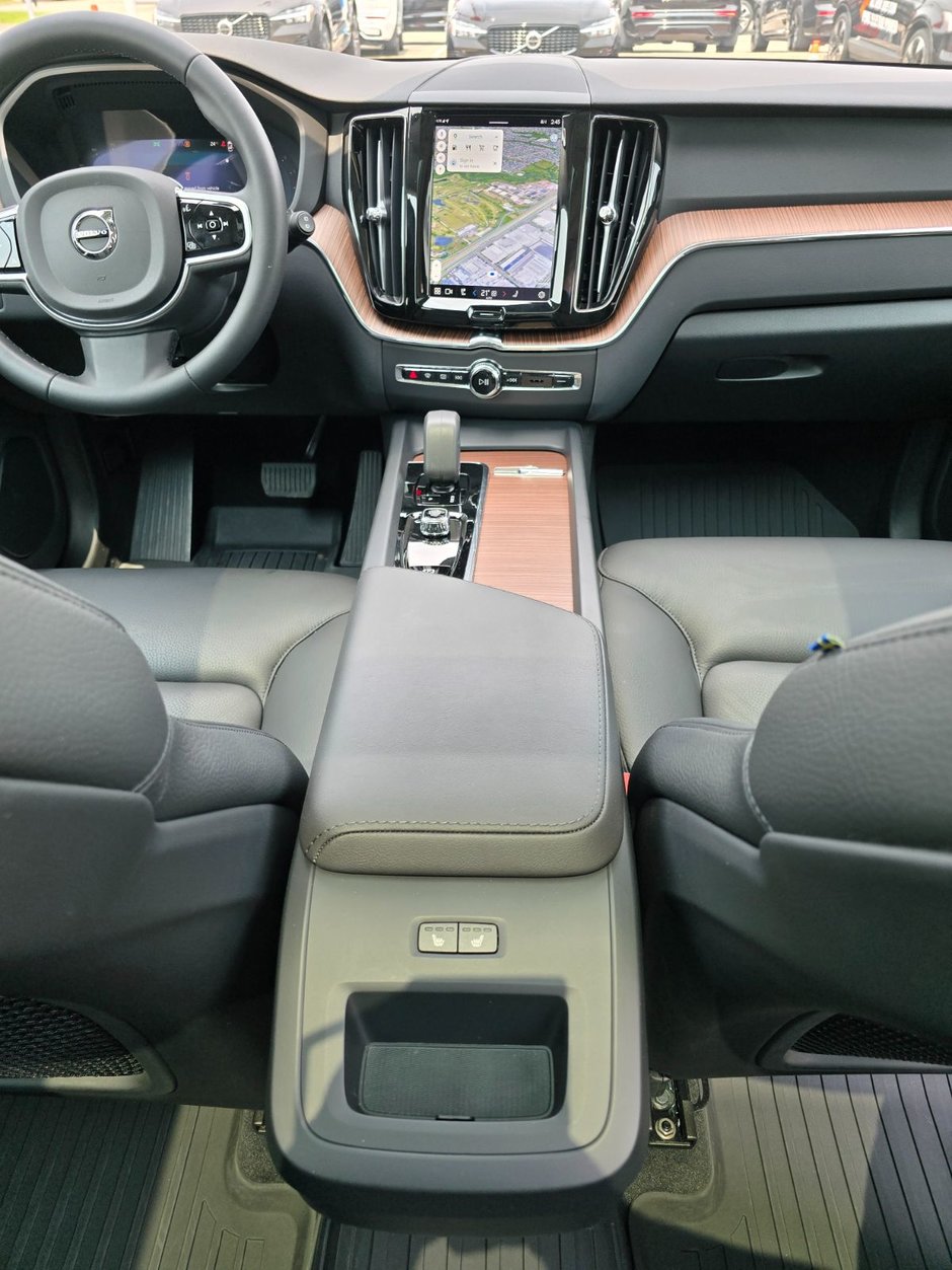 2024 Volvo XC60 PLUS DARK THEME-21