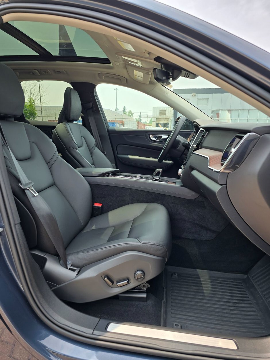 2024 Volvo XC60 PLUS DARK THEME-23