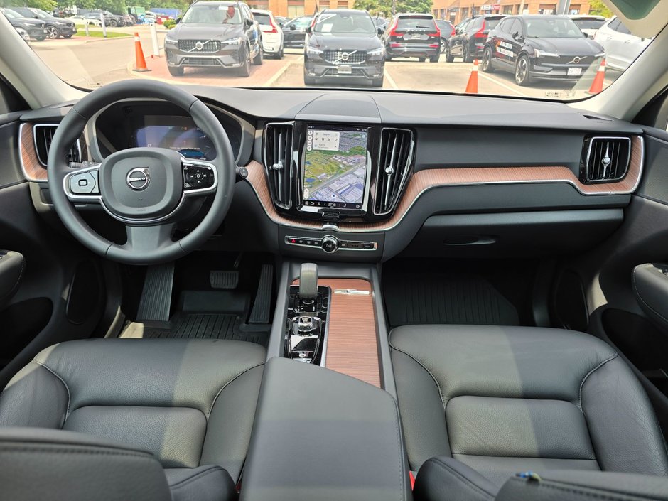 2024 Volvo XC60 PLUS DARK THEME-4