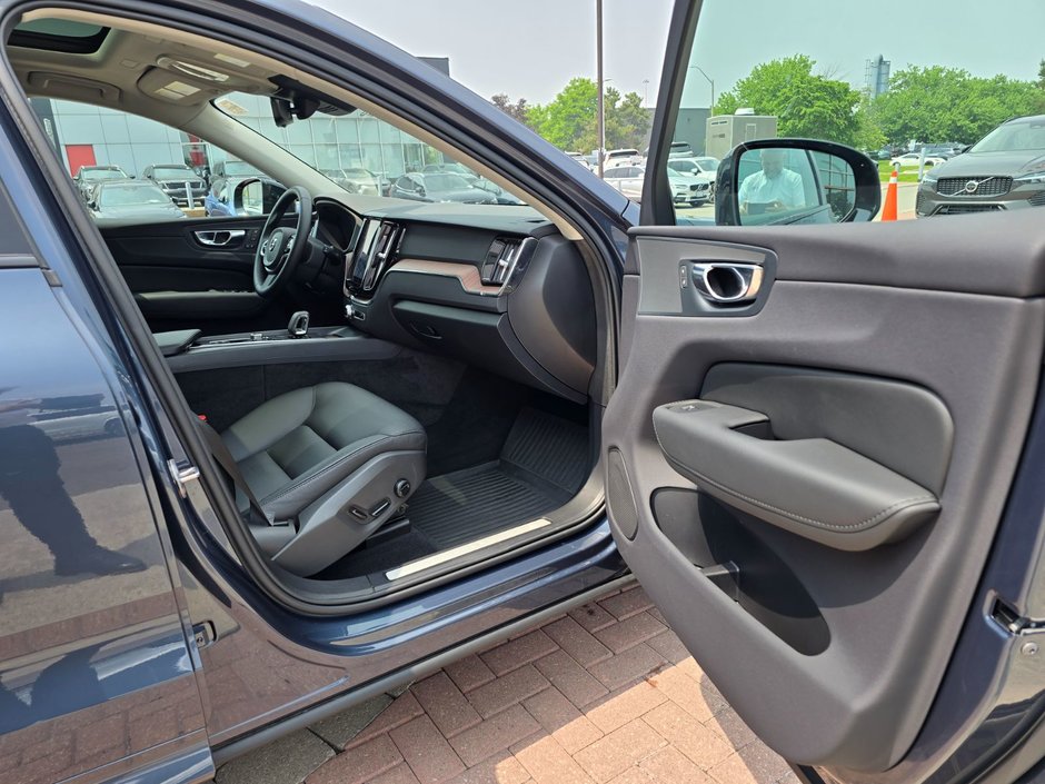 2024 Volvo XC60 PLUS DARK THEME-22