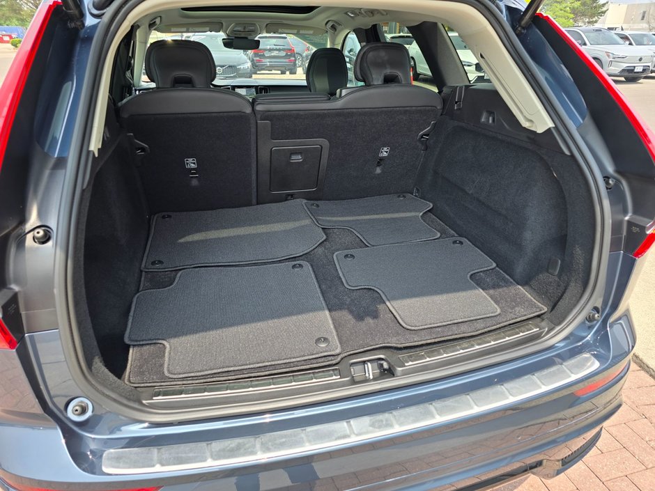 2024 Volvo XC60 PLUS DARK THEME-17