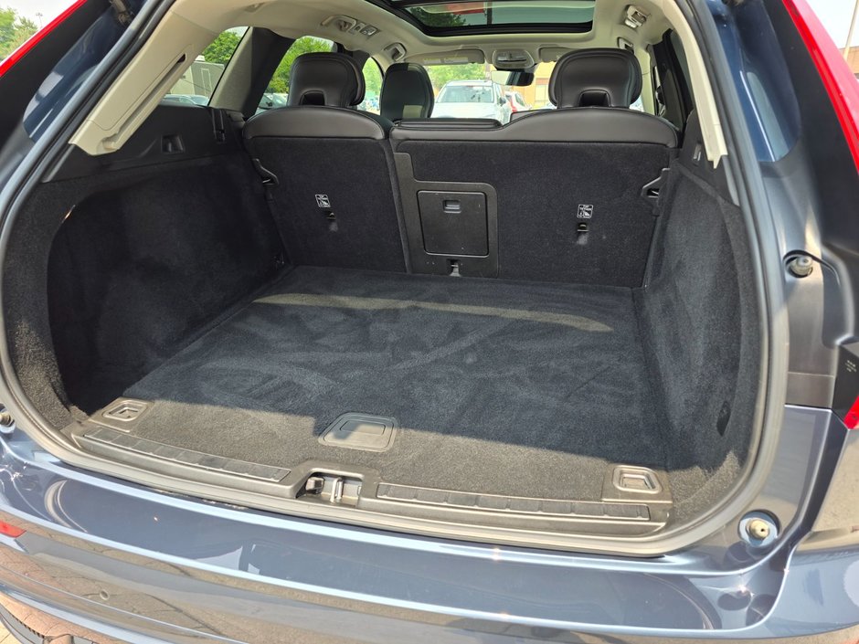 2024 Volvo XC60 CORE DARK THEME-17