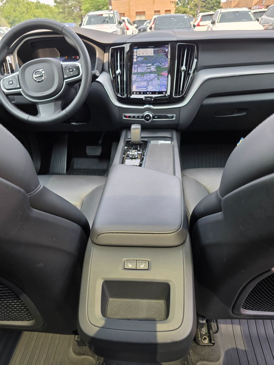 2024 Volvo XC60 CORE DARK THEME-21